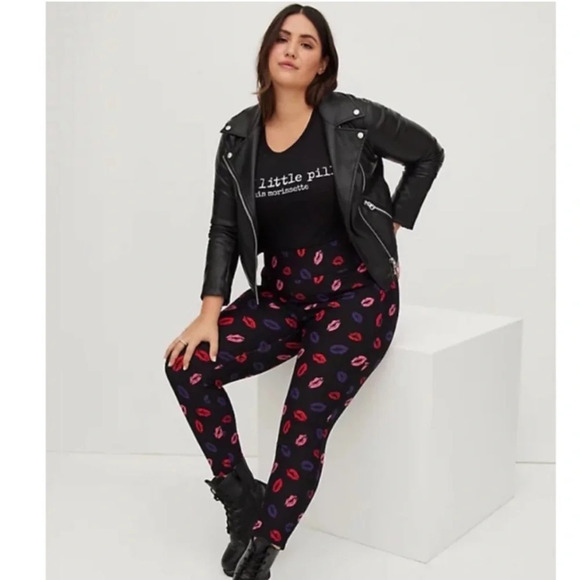 TORRID NEW Pocket Pixie Luxe Ponte Lips Pants Plus Size 3X - Picture 1 of 11